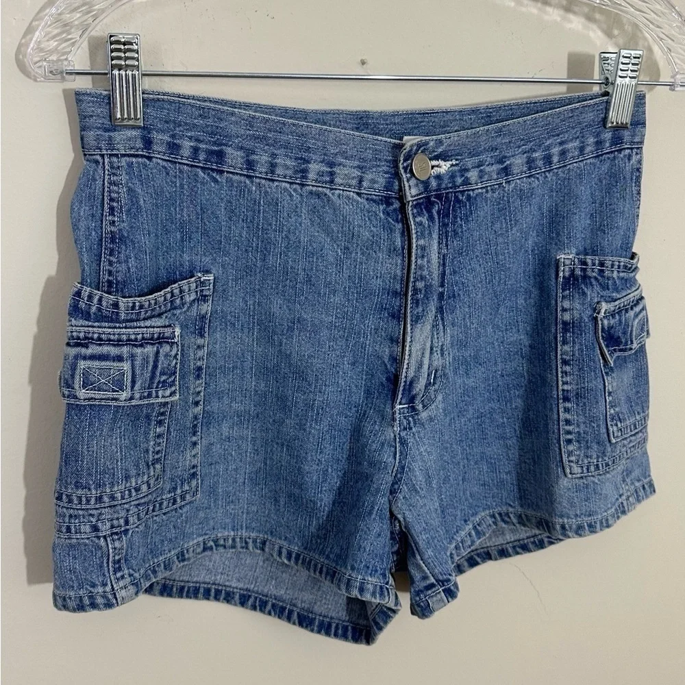 So sz 3 denim shorts with no hole or rips   Just minor distressing. Great shorts
